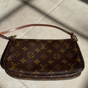Louis Vuitton classic pouchette Monogram Shoulder Bag
